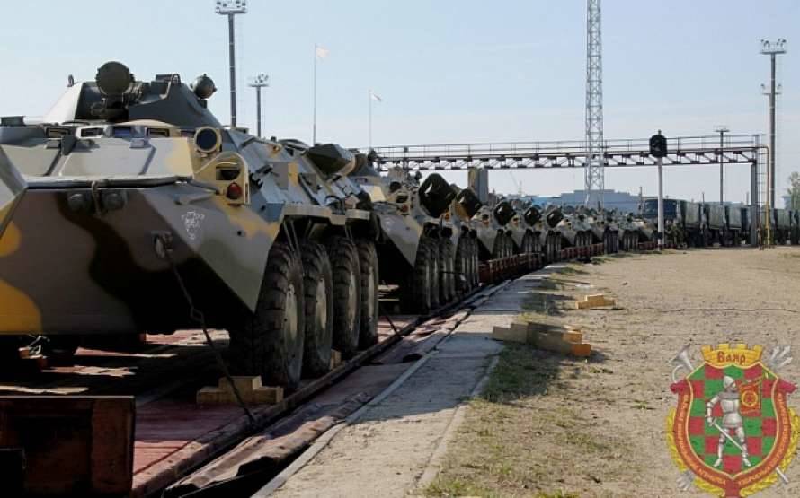 Путин направил в Беларусь эшелоны с военнослужащими и боевой техникой