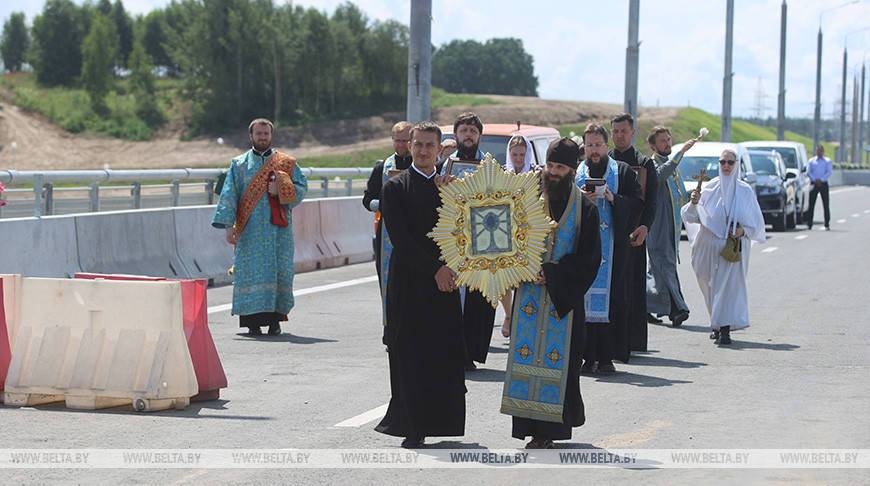 ФОТОФАКТ: На мосту "Восточный" через Неман в Гродно прошел крестный ход с иконой Жировичской Божией Матери