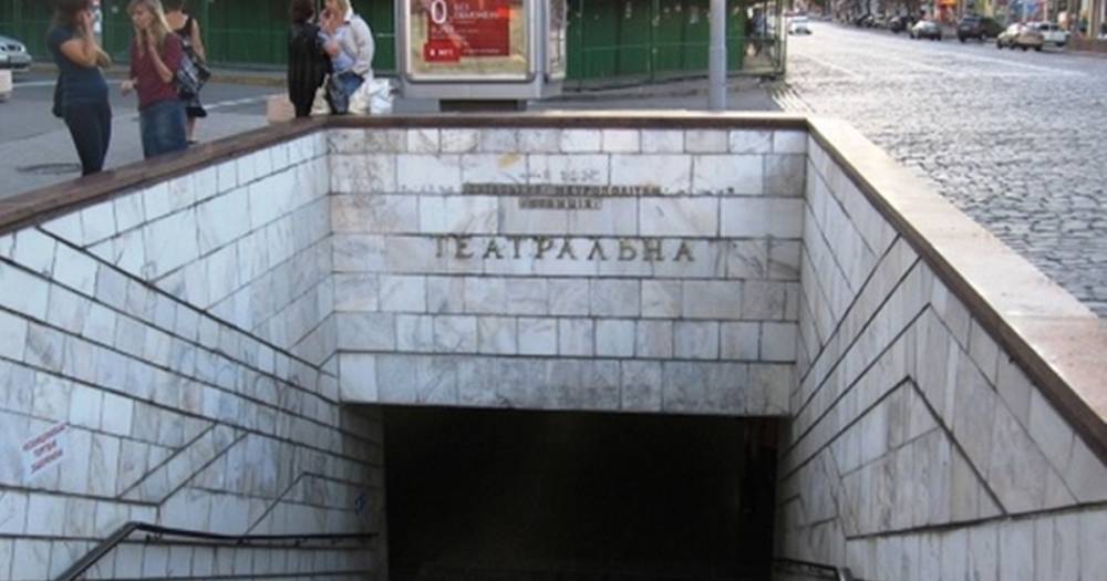 На одной из центральных станций метро Киева произошла драка: в ход пошел слезоточивый газ
