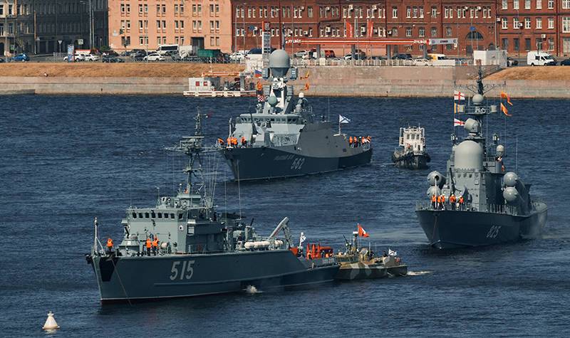 Военно-морской парад в Петербурге пройдет без зрителей