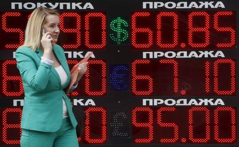 Рубль дорожает на фоне роста нефти и снижения рыночных страхов