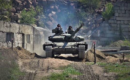 Танк ВСУ при погрузке перевернулся и насмерть придавил украинского военного