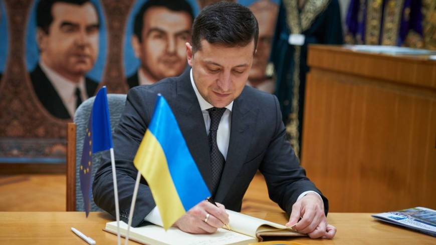Зеленский подписал скандальный закон о коренных народах Украины