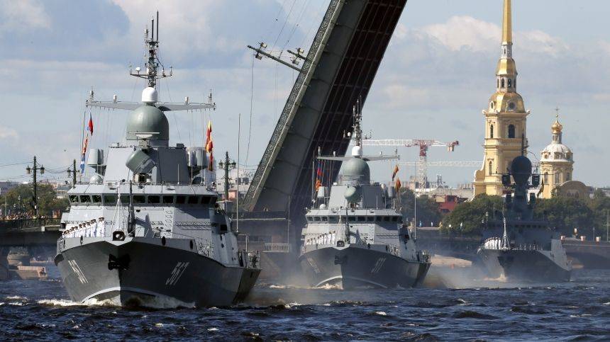 Путин примет участие в военно-морском параде в Петербурге