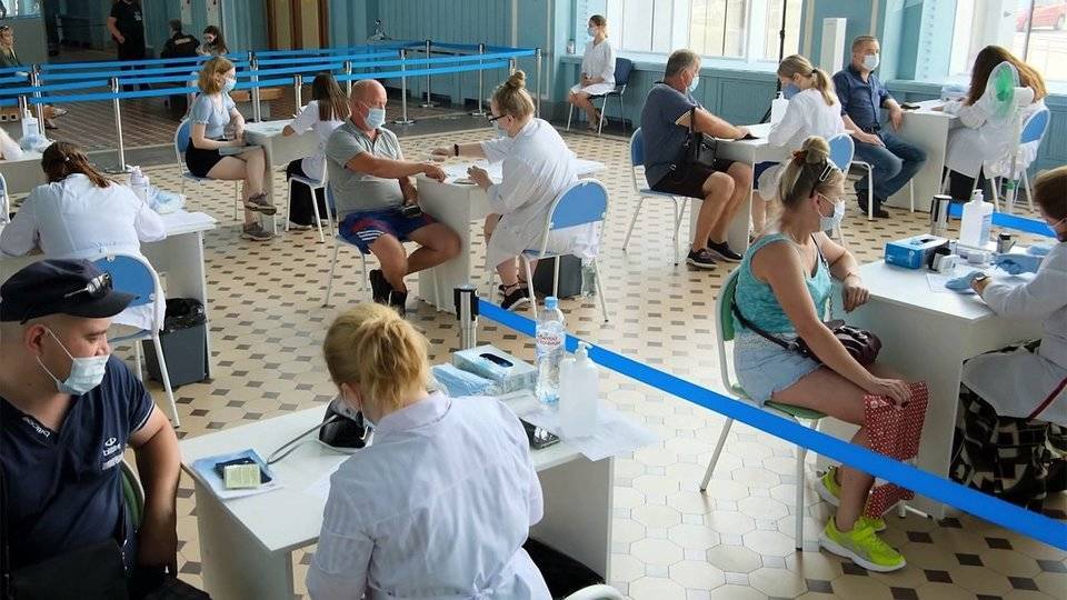 В ряде российских регионов увеличили штат мобильных пунктов вакцинации