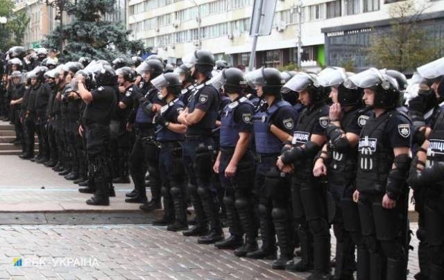 Полицейских в Украине обяжут платить алименты со всех доходов