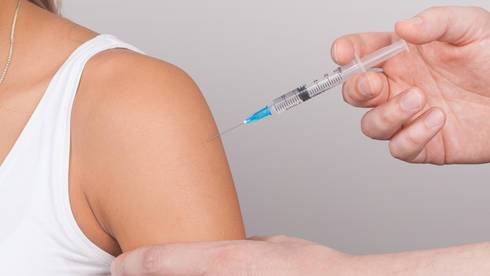 Какая вакцина лучше защищает от штамма "Дельта": сравнение в цифрах