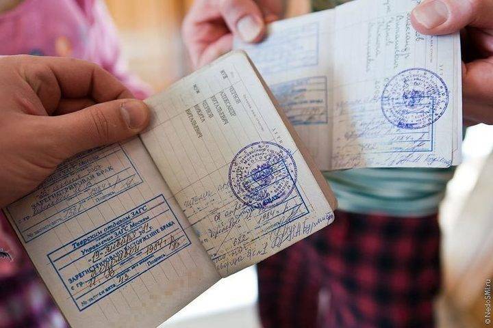 Жителям Тверской области можно не ставить в паспорт отметки о браке и детях