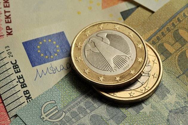 Курс евро впервые с 6 июля опустился ниже 87 рублей