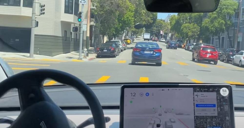 Компанию Tesla обвиняют в тестировании небезопасного автопилота на дорогах (видео)
