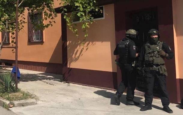 В Крыму силовики снова обыскивают дома крымских татар