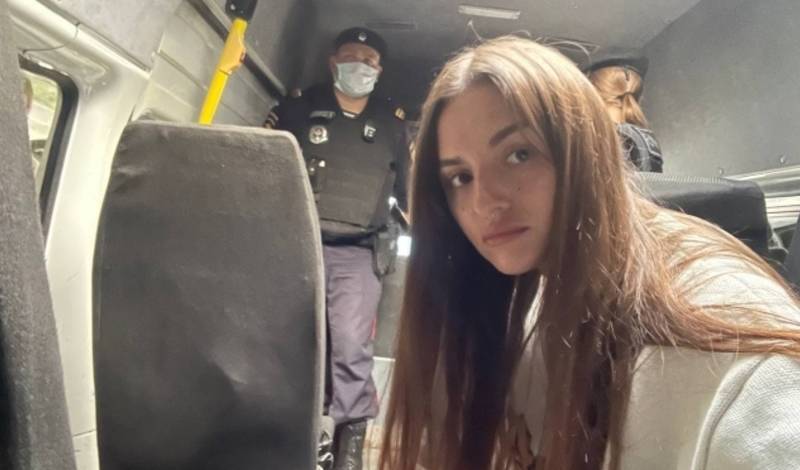 Участницу Pussy Riot Флорес арестовали на 15 суток