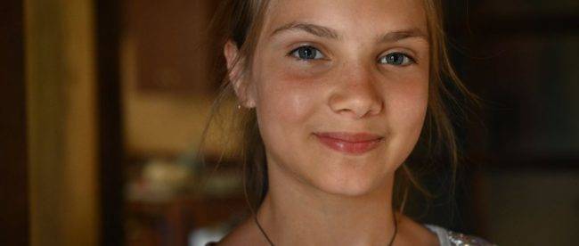 Зеленский наградил медалью 12-летнюю девочку, которая спасла четырех детей