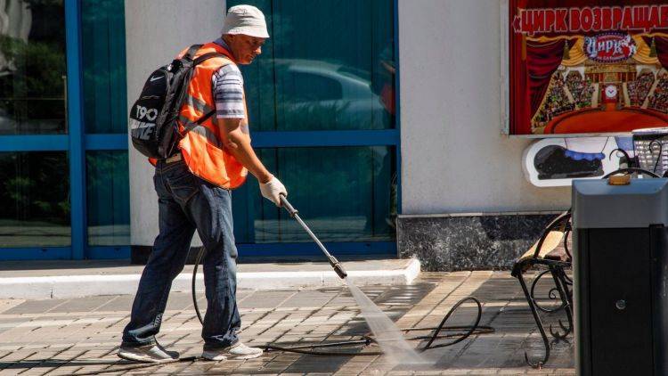 Ежедневно и без выходных: власти рассказали об уборке Симферополя