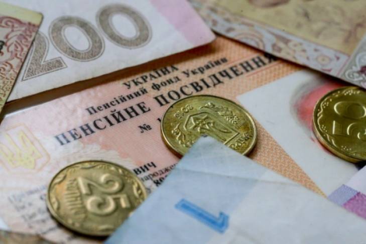 Украинцы будут оформлять пенсию по новым правилам: что изменится