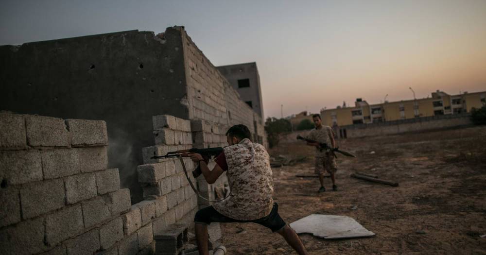 В столице Ливии идет перестрелка возле здания кабмина