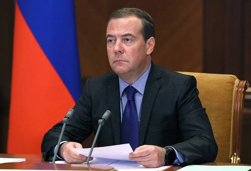 Медведев заявил, что развитию технологий в России мешают из-за рубежа