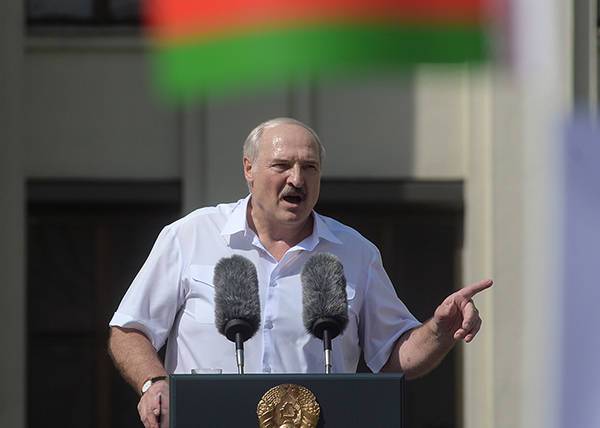 Лукашенко переложил часть президентских функций на местные органы власти и правительство