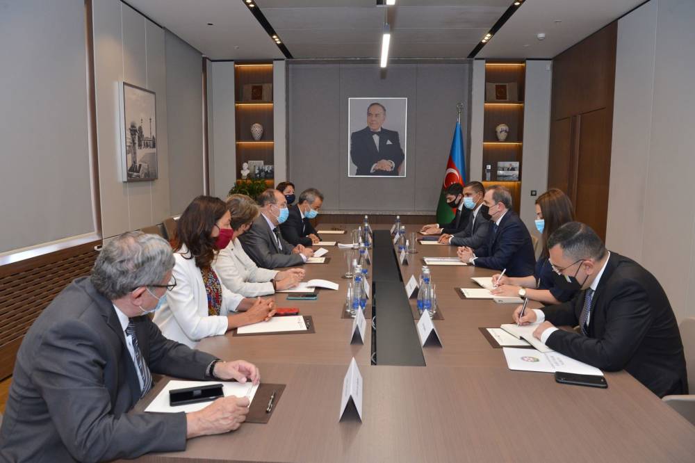 Глава МИД Азербайджана встретился с членами Нацассамблеи Франции (ФОТО)