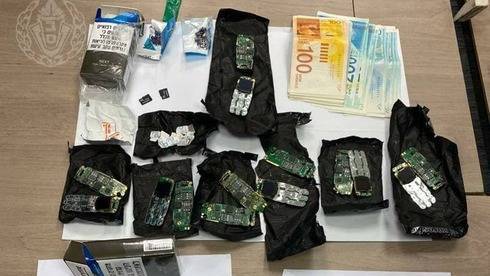 Десятки телефонов в упаковке от сигарет: пресечена контрабанда средств связи террористам