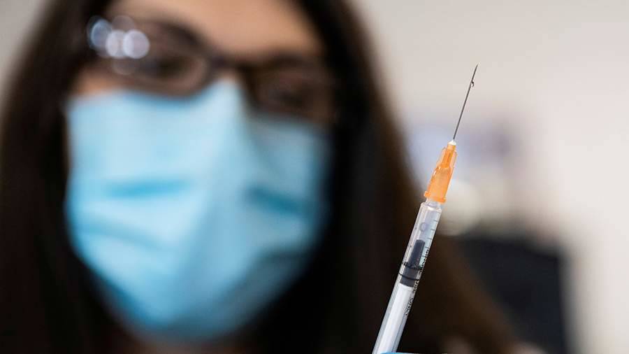 В Кремле оценили возможность регистрации зарубежных вакцин в России