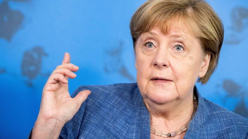 Меркель заявила о возможности новых ограничений в ФРГ из-за COVID-19