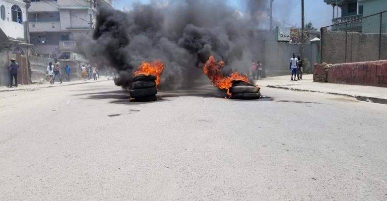 На Гаити протестующие устроили беспорядки во время прощания с убитым президентом Моизом