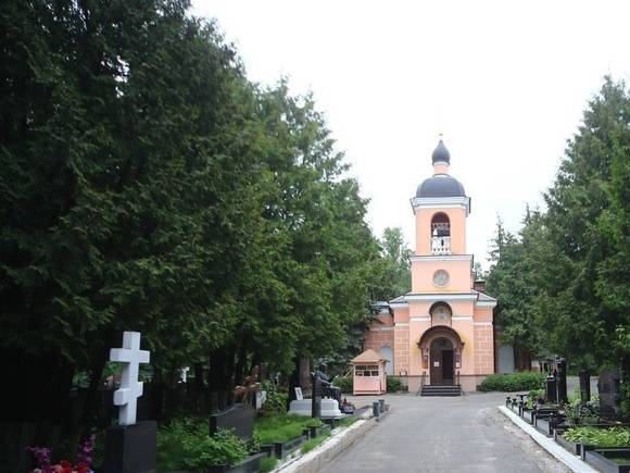 На Ваганьковском кладбище отреставрируют могилу режиссера Юрия Завадского