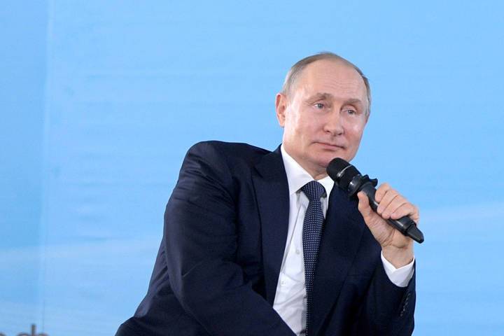 Работу Путина положительно оценили 58% россиян