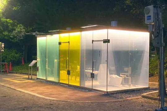 В Японии появились дизайнерские общественные туалеты