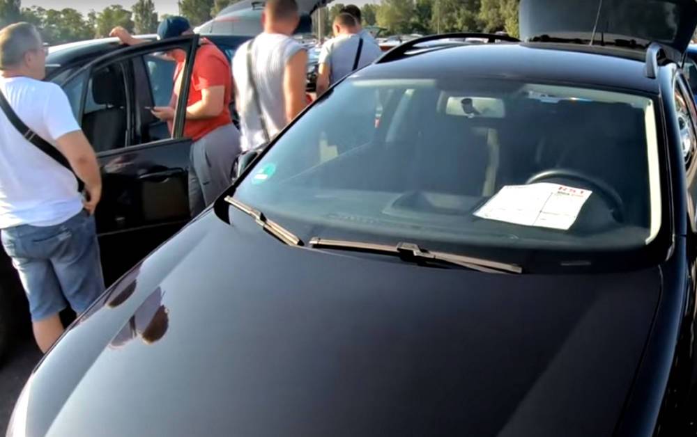 500 долларов за машину: в Украине упали цены за иномарки