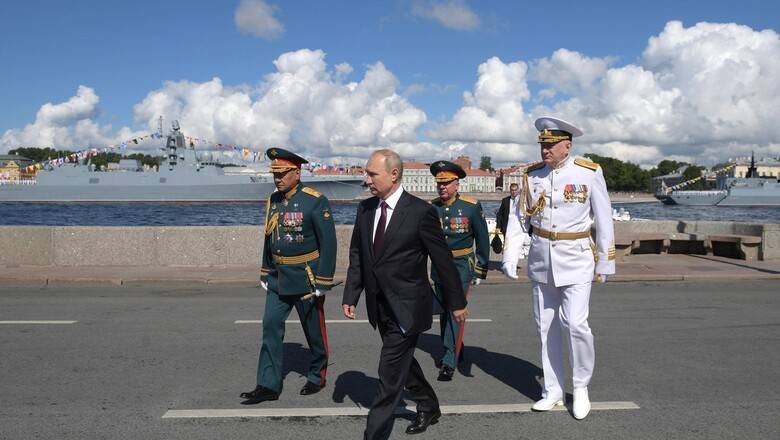 Абсурд и только: парад ВМФ в Петербурге пройдет без зрителей