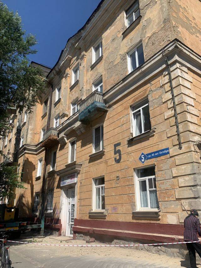 В Кемерове прокуратура заинтересовалась разрущающимся фасадом жилого дома