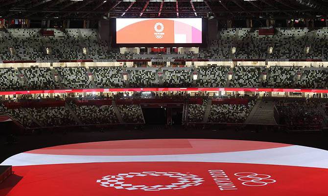 В Токио при пустых трибунах началась церемония открытия Олимпиады