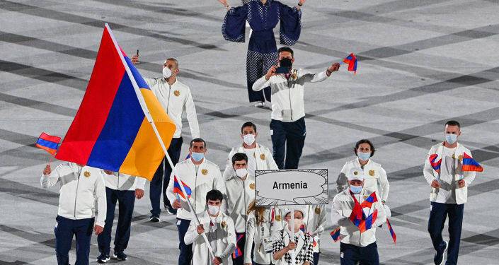 Кадр дня: армянские олимпийцы вышли на главную спортивную арену в Токио