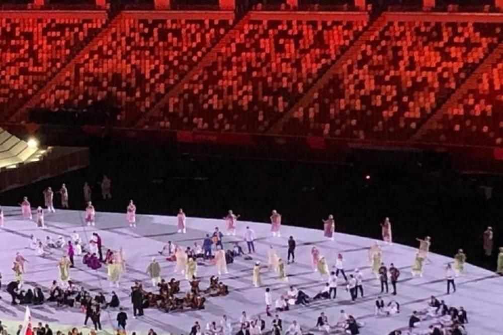 Российские олимпийцы вышли на парад в Токио с флагом ОКР