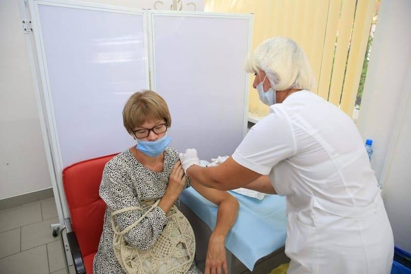 В Смоленской области продолжается вакцинация от коронавируса