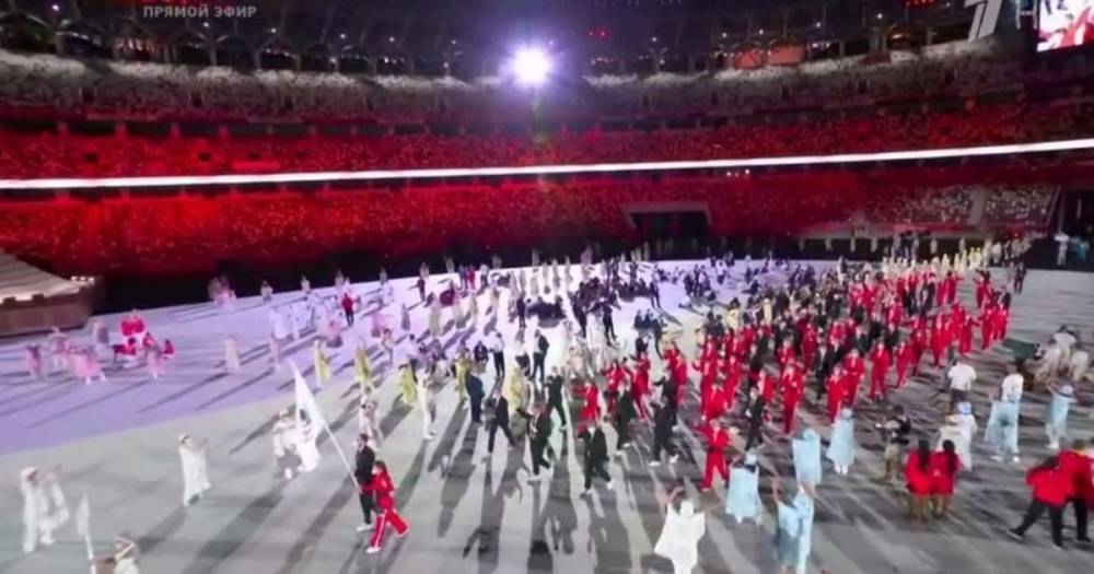 Россияне вышли на церемонию открытия Олимпийских игр не под национальным флагом