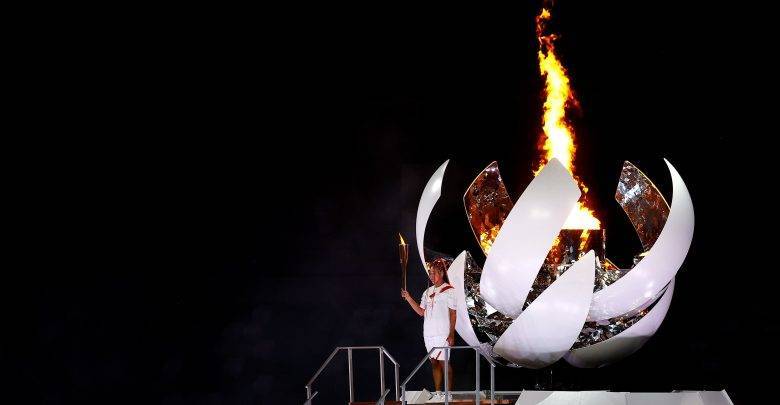 На стадионе в Токио зажгли олимпийский огонь