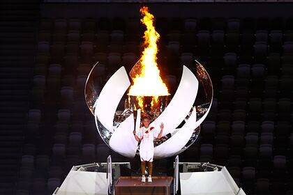 Теннисистка Наоми Осака зажгла олимпийский огонь