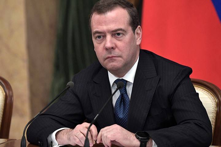 Медведев назвал «ритуальным танцем» заявления о санкциях по «Северному потоку — 2»