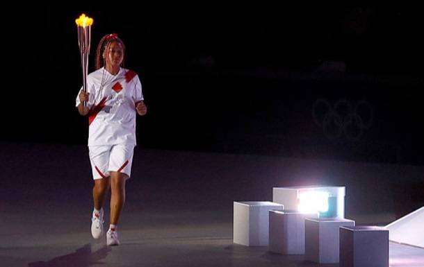 Осака зажгла олимпийский огонь на церемонии открытия