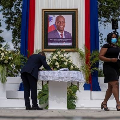 Беспорядки произошли рядом с местом проведения похорон президента Гаити