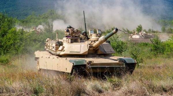 Министр обороны Польши обещал разместить танки Abrams под Смоленском
