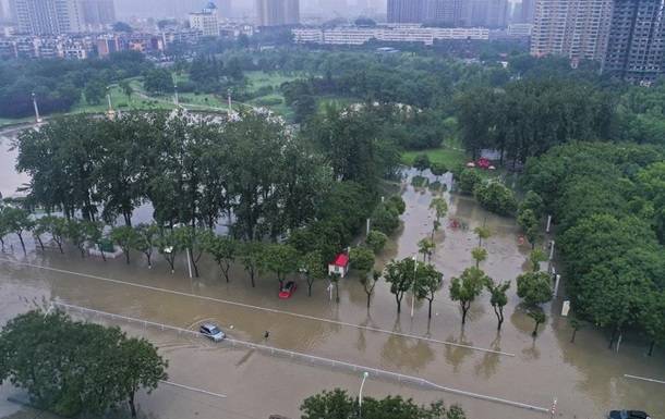 Число погибших от наводнения в провинции Хэнань в Китае достигло 56