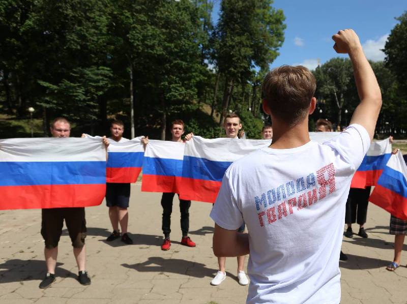 Смоленские молодогвардейцы поддержали российских спортсменов Олимпиады