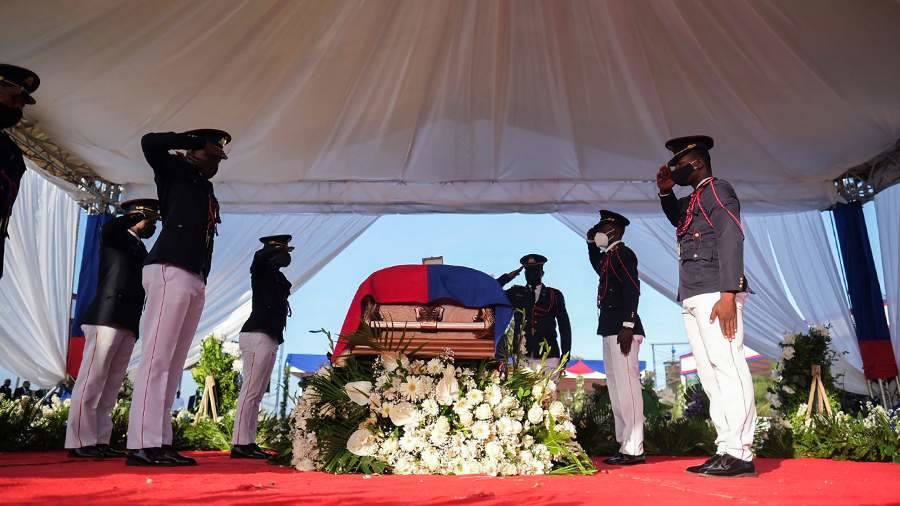 На Гаити похоронили президента Жовенеля Моиза