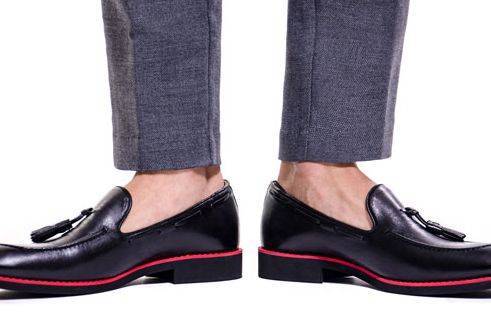 Курьез: в Великобритании создали мужские туфли за $150 тысяч с золотой стелькой. ФОТО