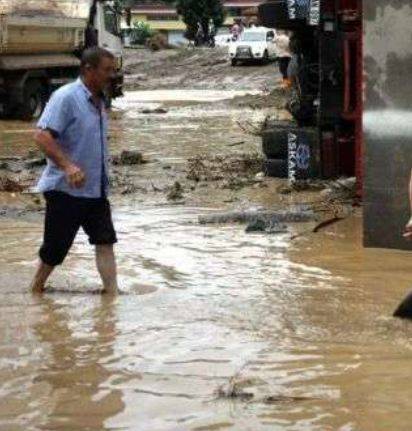 Популярные куротрные города Турции затопило в результате ливней. ФОТО