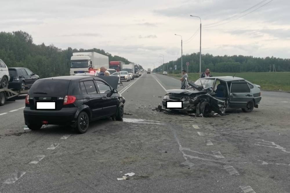 Двое детей и двое взрослых получили травмы в ДТП на трассе Екатеринбург-Тюмень